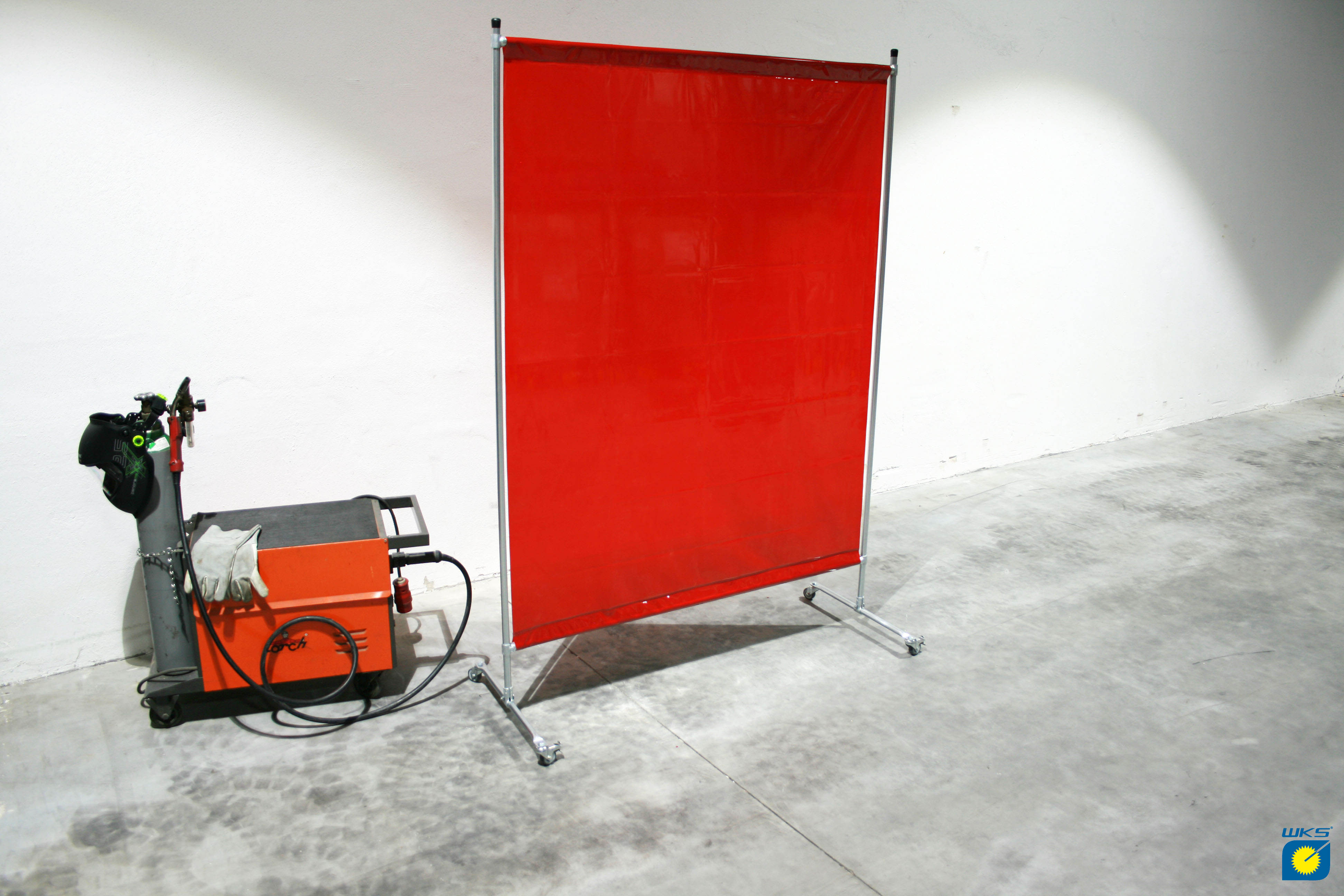 EURO Wand mit Stahlrohrgestell, 4 Rollen, 1,40 x 2,00 m, PVC Vorhang rot