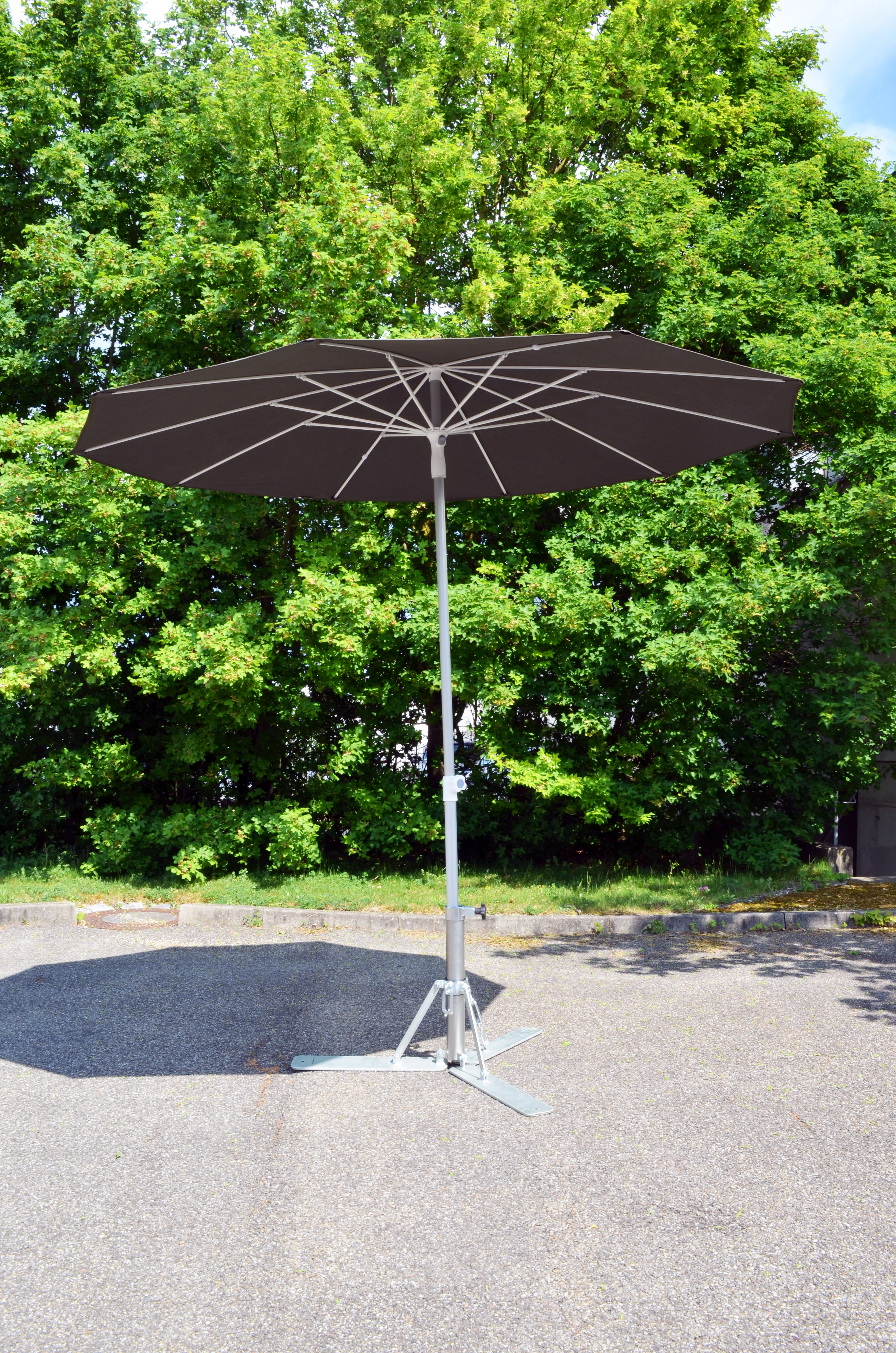 Arbeitsschirm STANDARD aus Baumwolle, oliv, Alugestell/ Stahlstreben, Ø 2,5 m