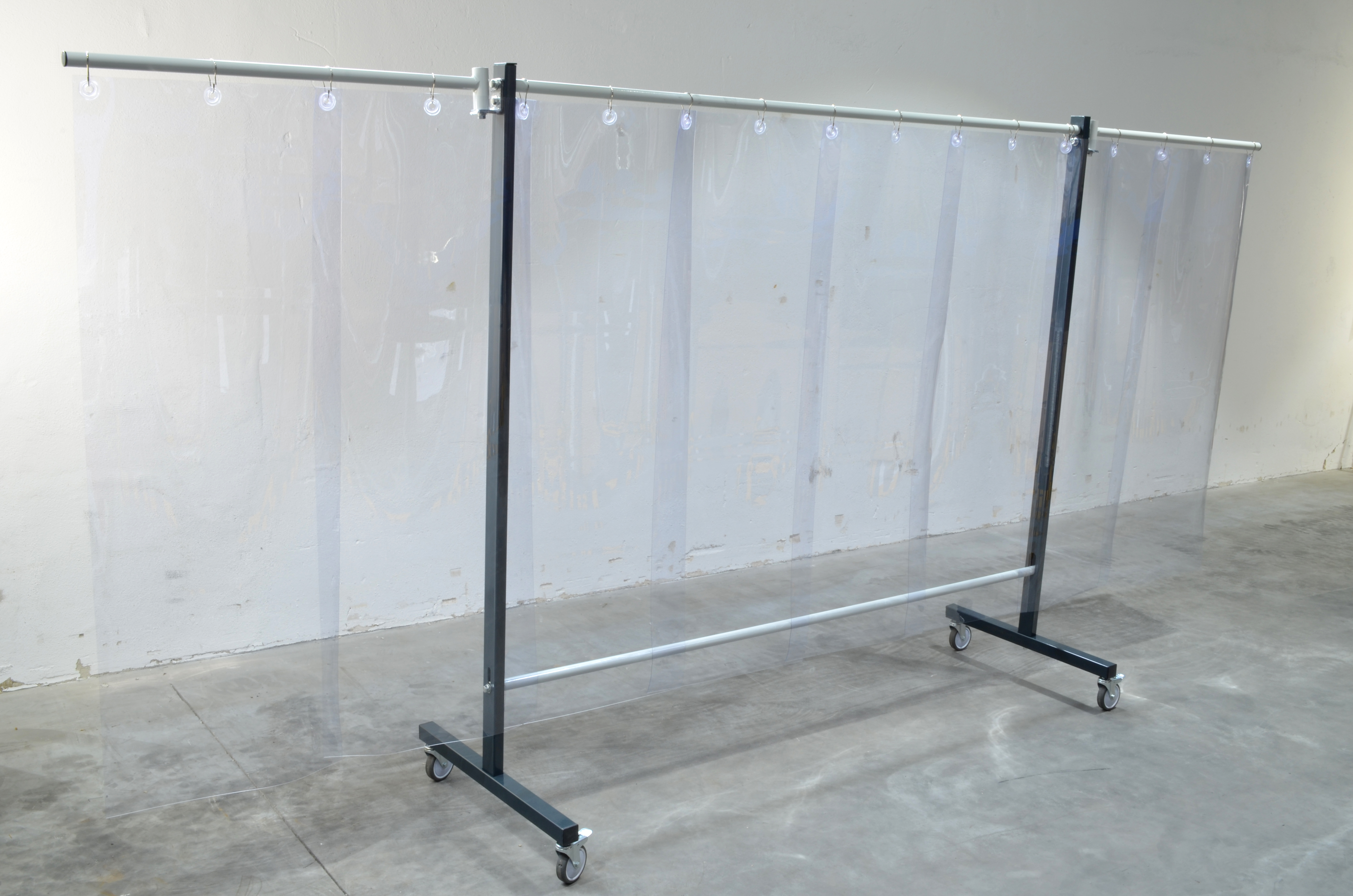 SST8 Schutzwand mit Schwenkarm 2,0 x 3,9 m, PVC-Lamellen 570 x 1 x 1600 mm, klar